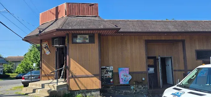 Crown market location and accessibility